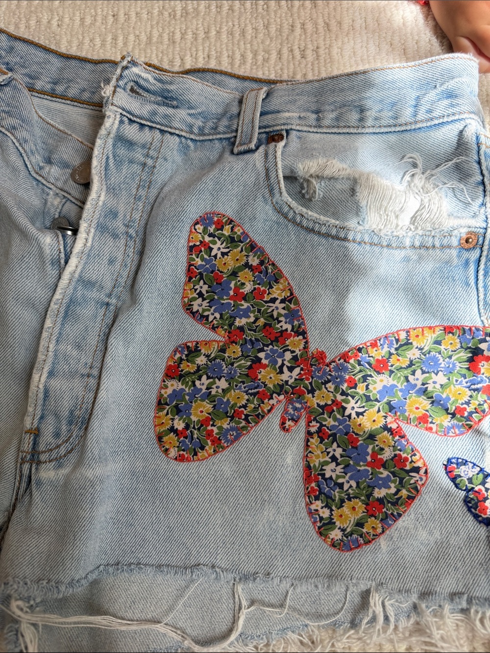 Vintage Levi 501 Shorts with hand stitched butterfly appliqué SIZE26